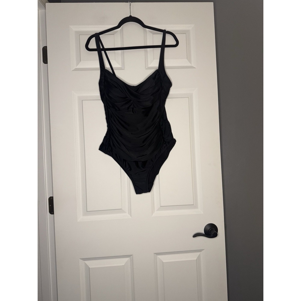Venus One Piece Swimsuit Size 14 Black